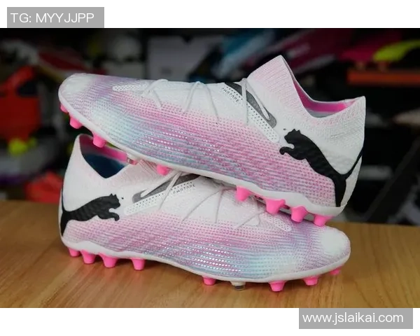 球星偏爱皮质足球鞋的原因及代表人物解析