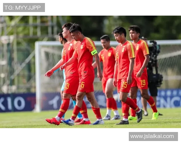 双星闪耀绿茵场足坛巨星携手演绎荣耀与激情瞬间